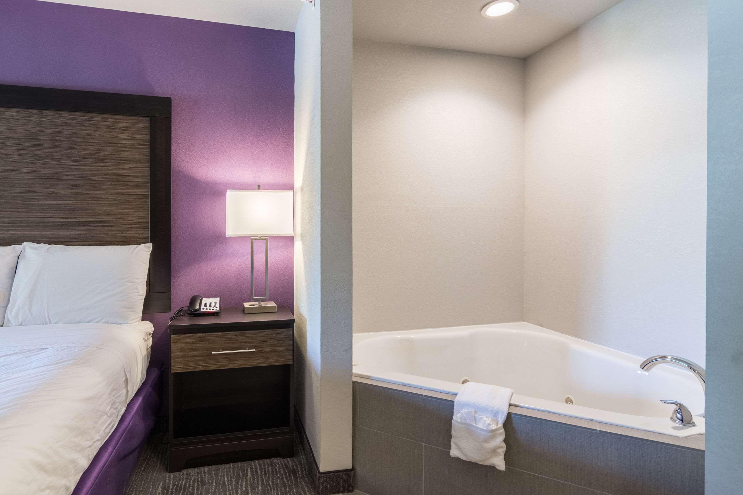 Econo Lodge Inn & Suites North Little Rock Near Riverfront Экстерьер фото