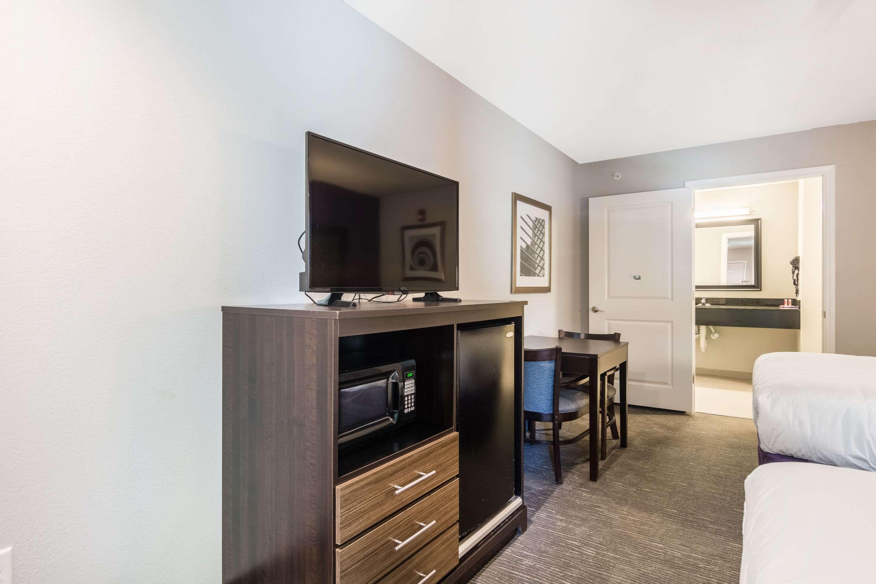 Econo Lodge Inn & Suites North Little Rock Near Riverfront Экстерьер фото