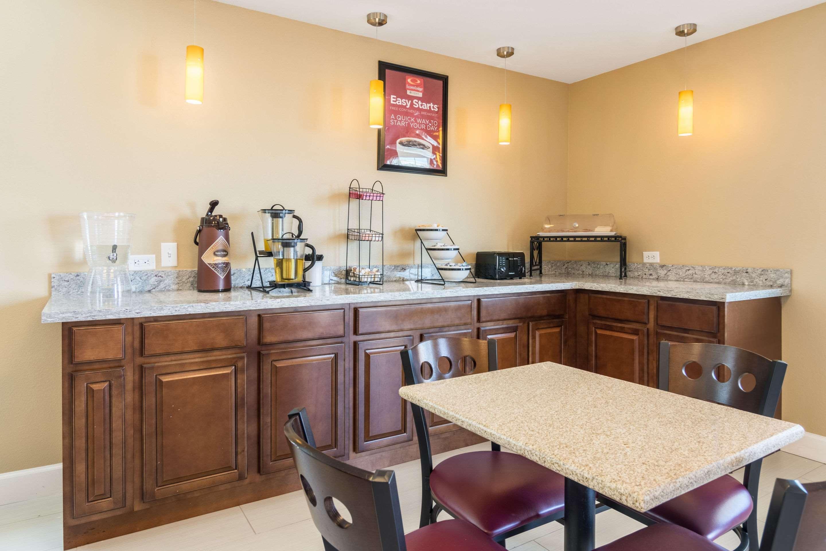 Econo Lodge Inn & Suites North Little Rock Near Riverfront Экстерьер фото