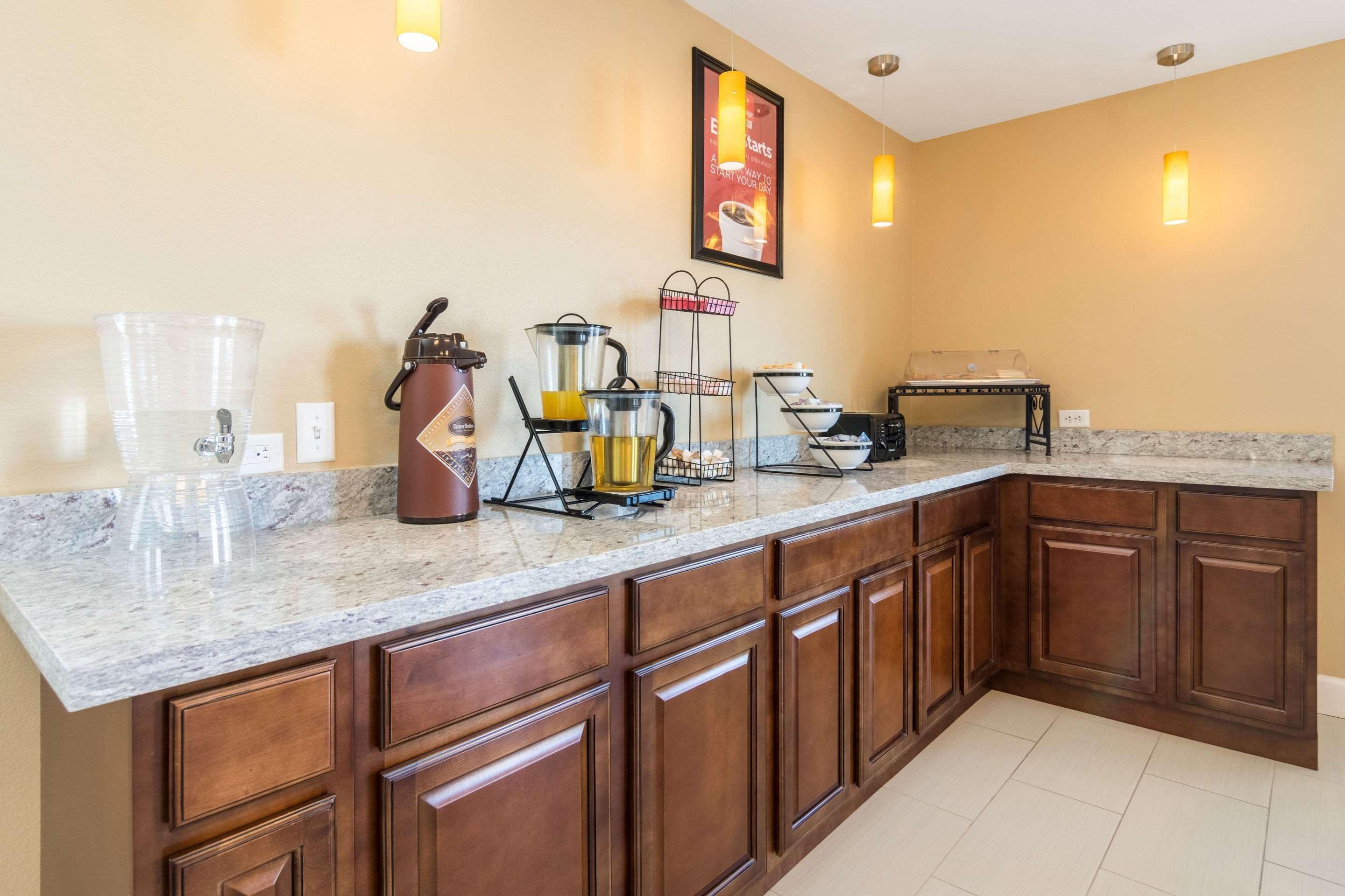 Econo Lodge Inn & Suites North Little Rock Near Riverfront Экстерьер фото