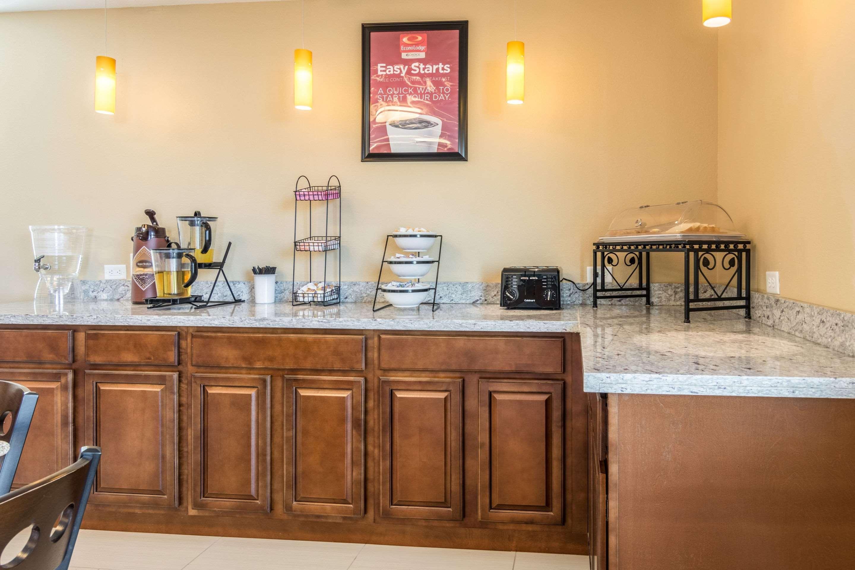 Econo Lodge Inn & Suites North Little Rock Near Riverfront Экстерьер фото